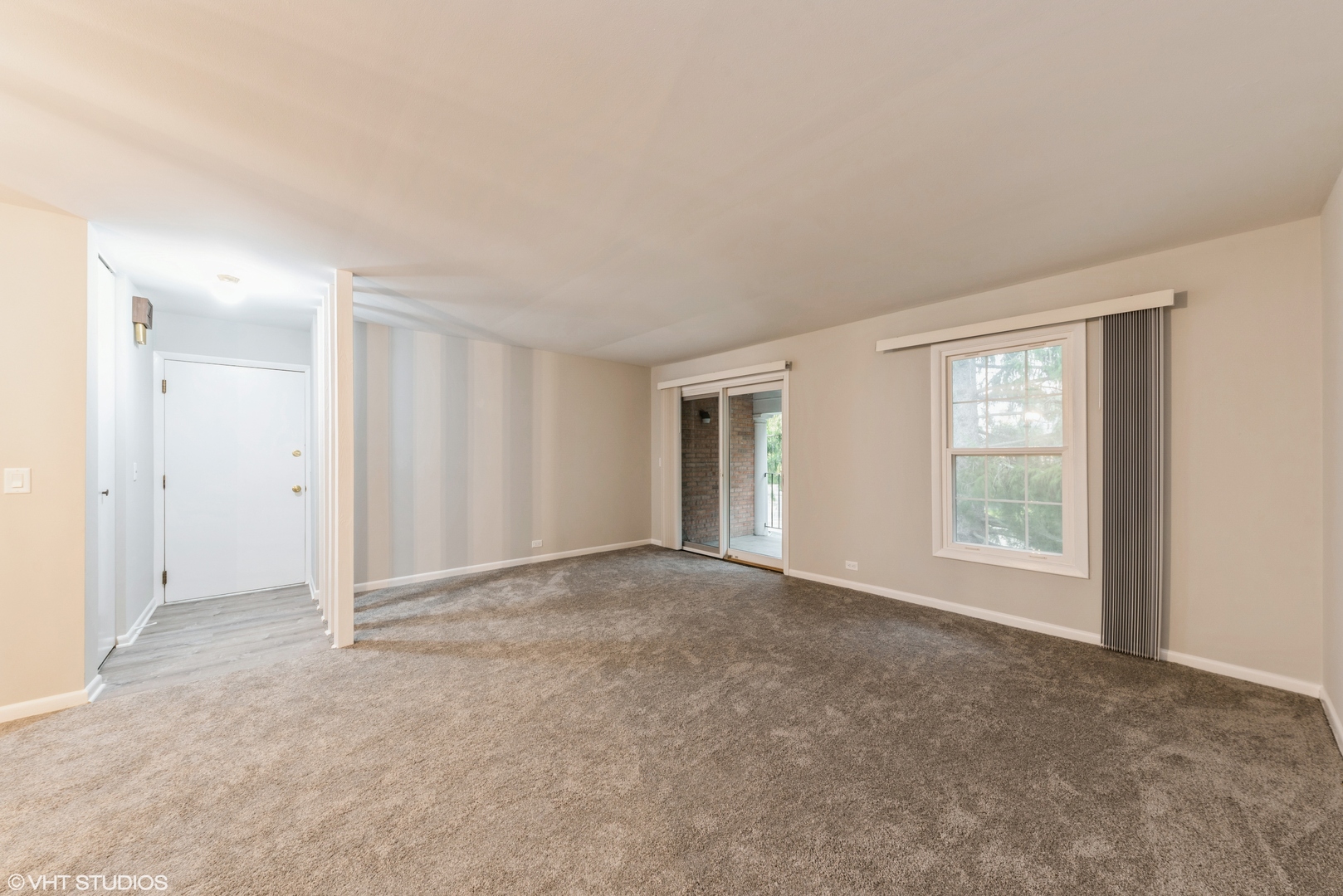 560 Shorely Drive #202, Barrington, IL 60010