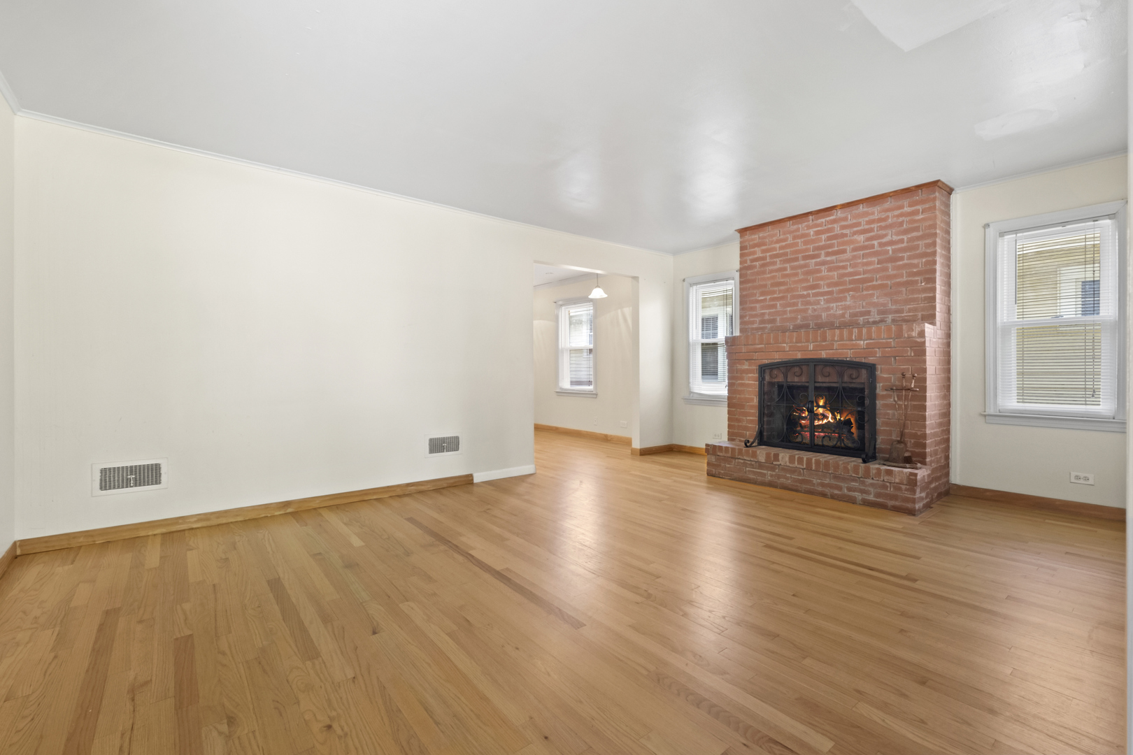 818 Margret Street, Des Plaines, IL 60016