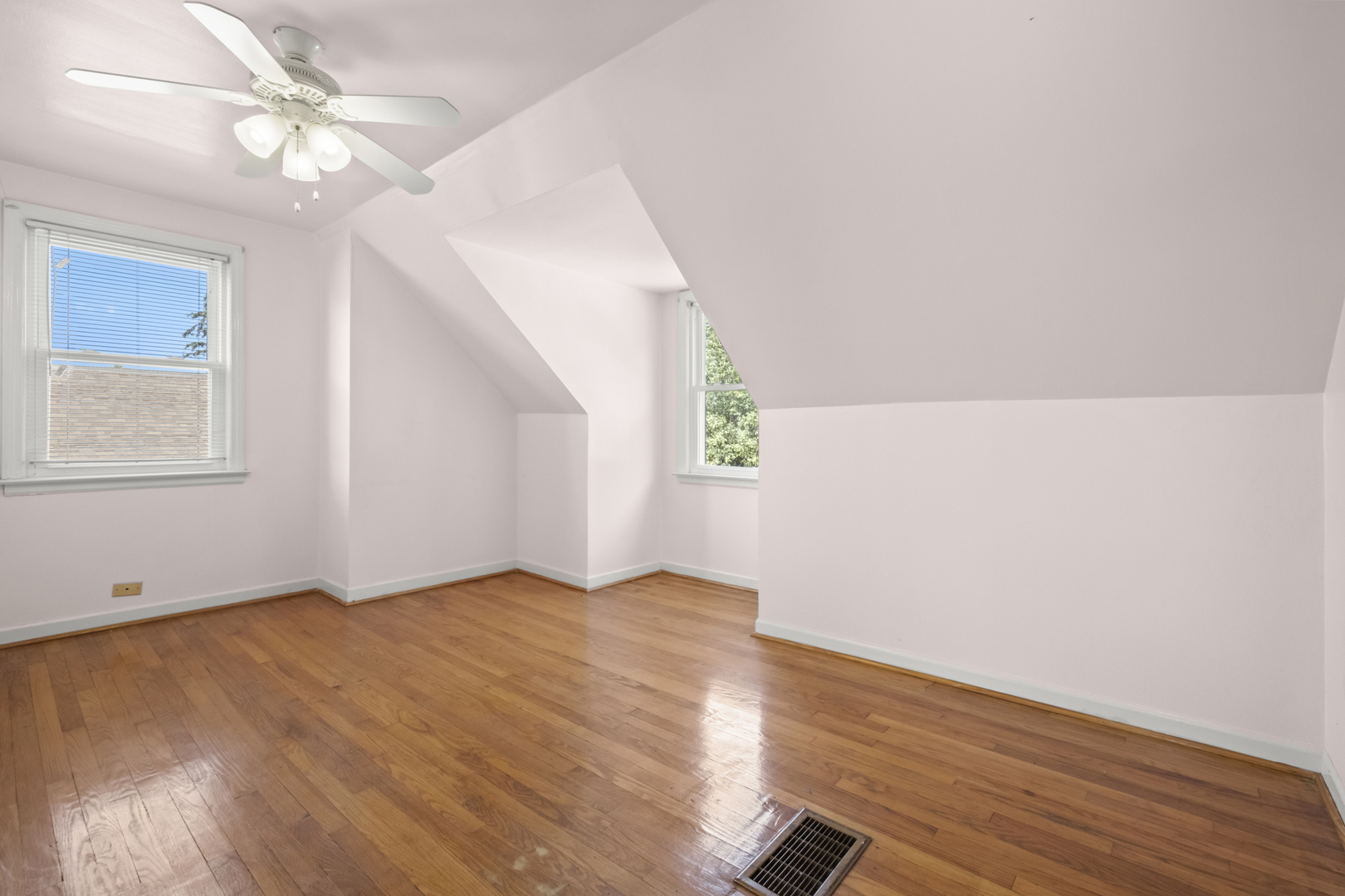 818 Margret Street, Des Plaines, IL 60016