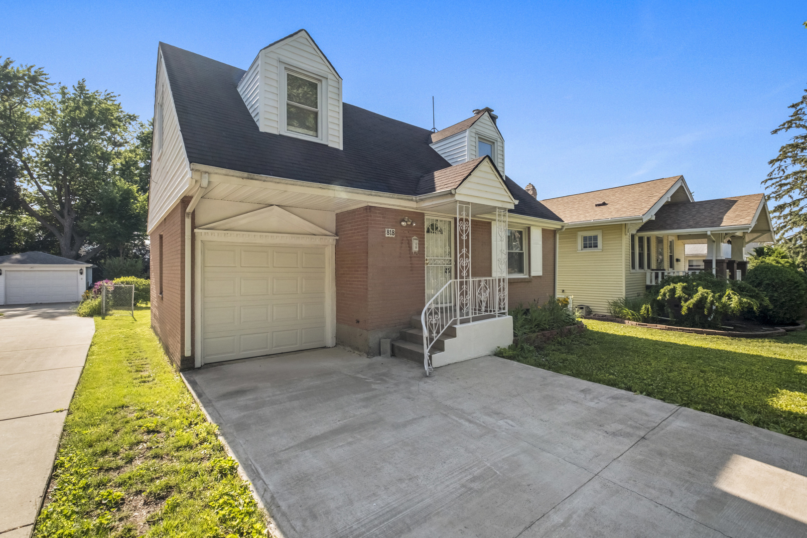 818 Margret Street, Des Plaines, IL 60016