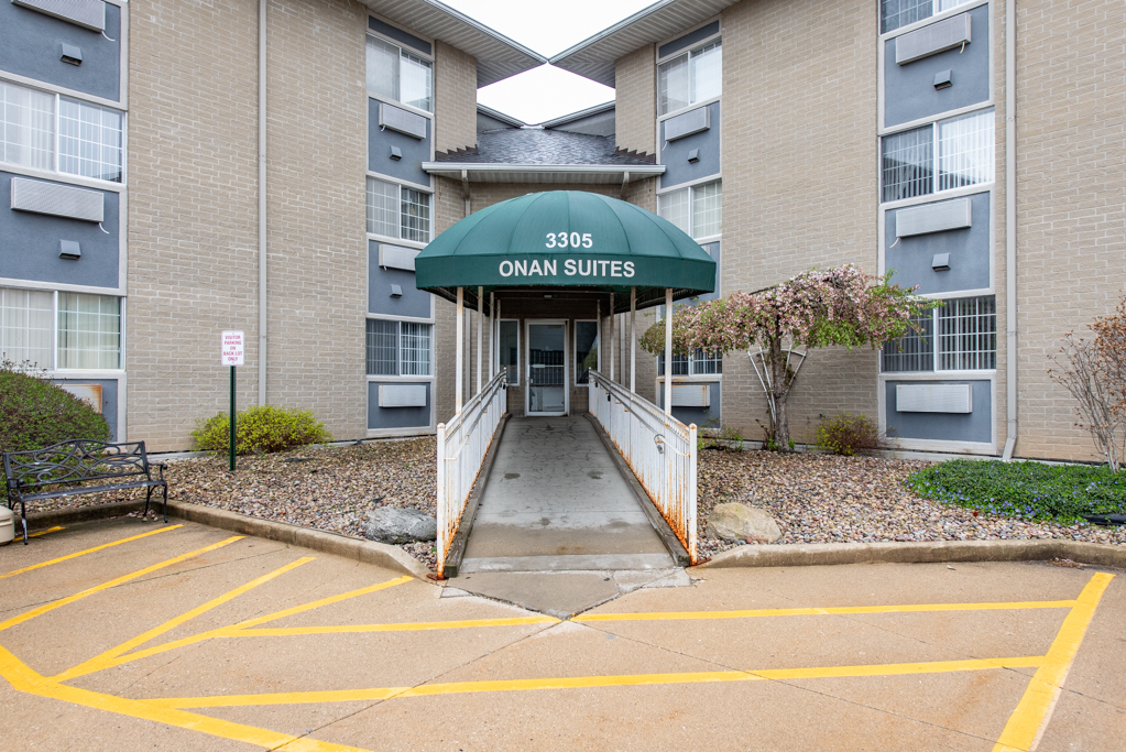 3305 Sunset Avenue #322-23, Waukegan, IL 60087
