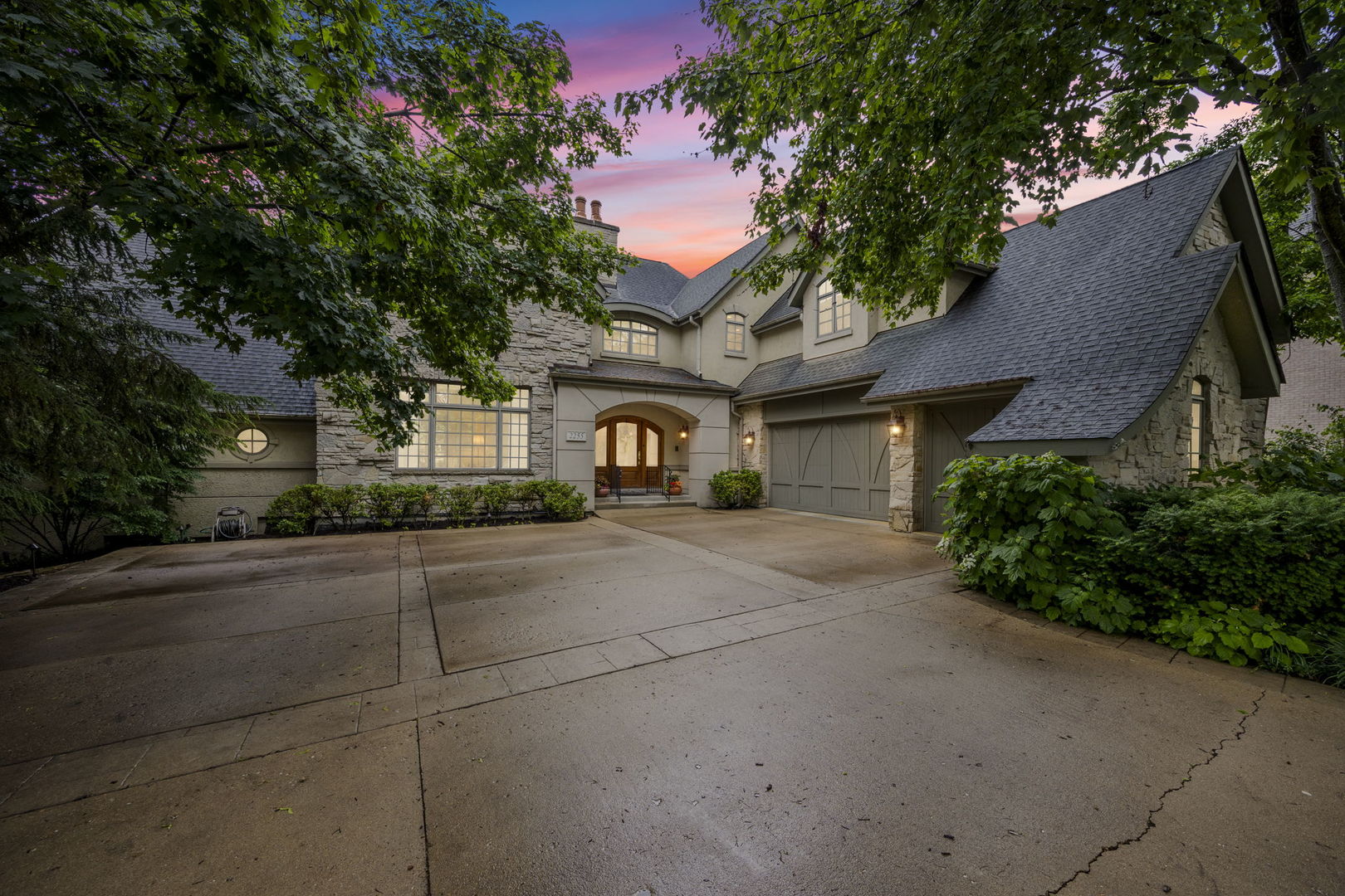 2255 Hills Oak Court, Lisle, IL 60532