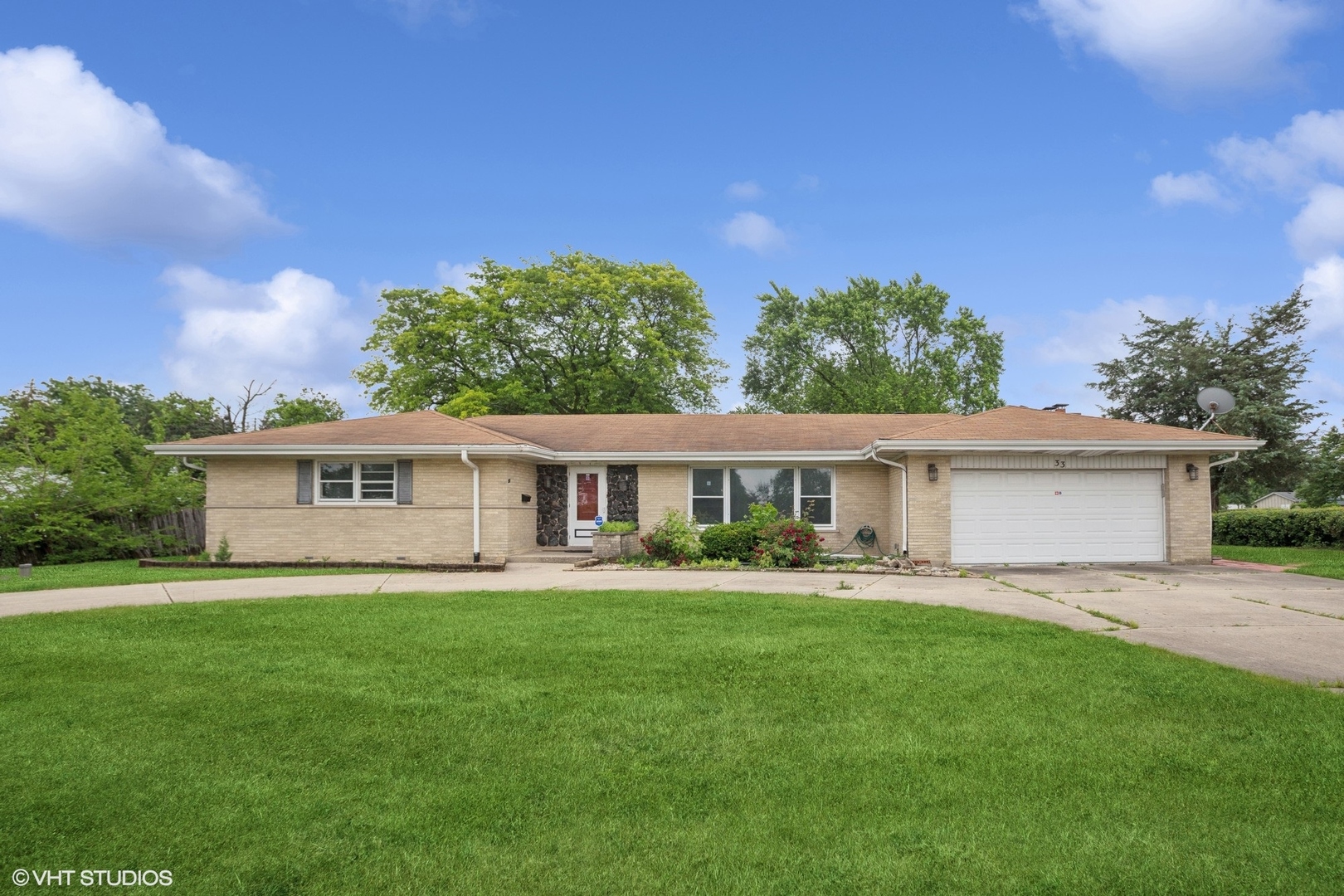 33 W Wise Road, Schaumburg, IL 60193