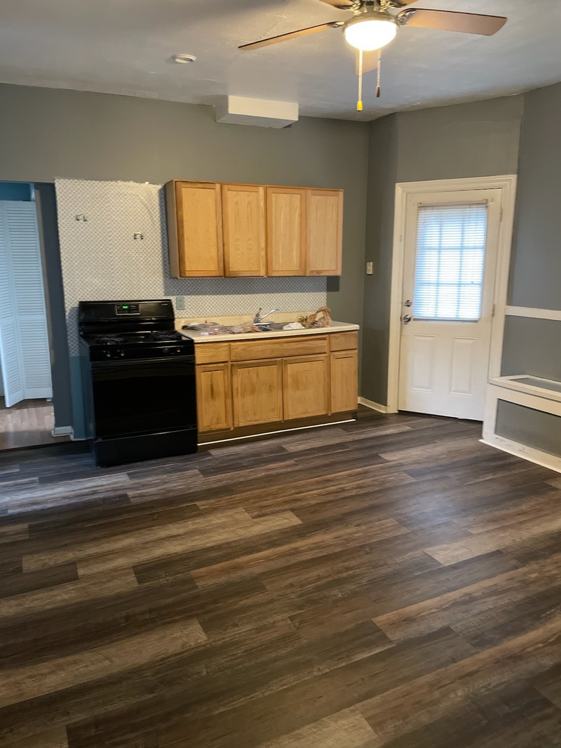 8250 W GRAND Avenue, River Grove, IL 60171