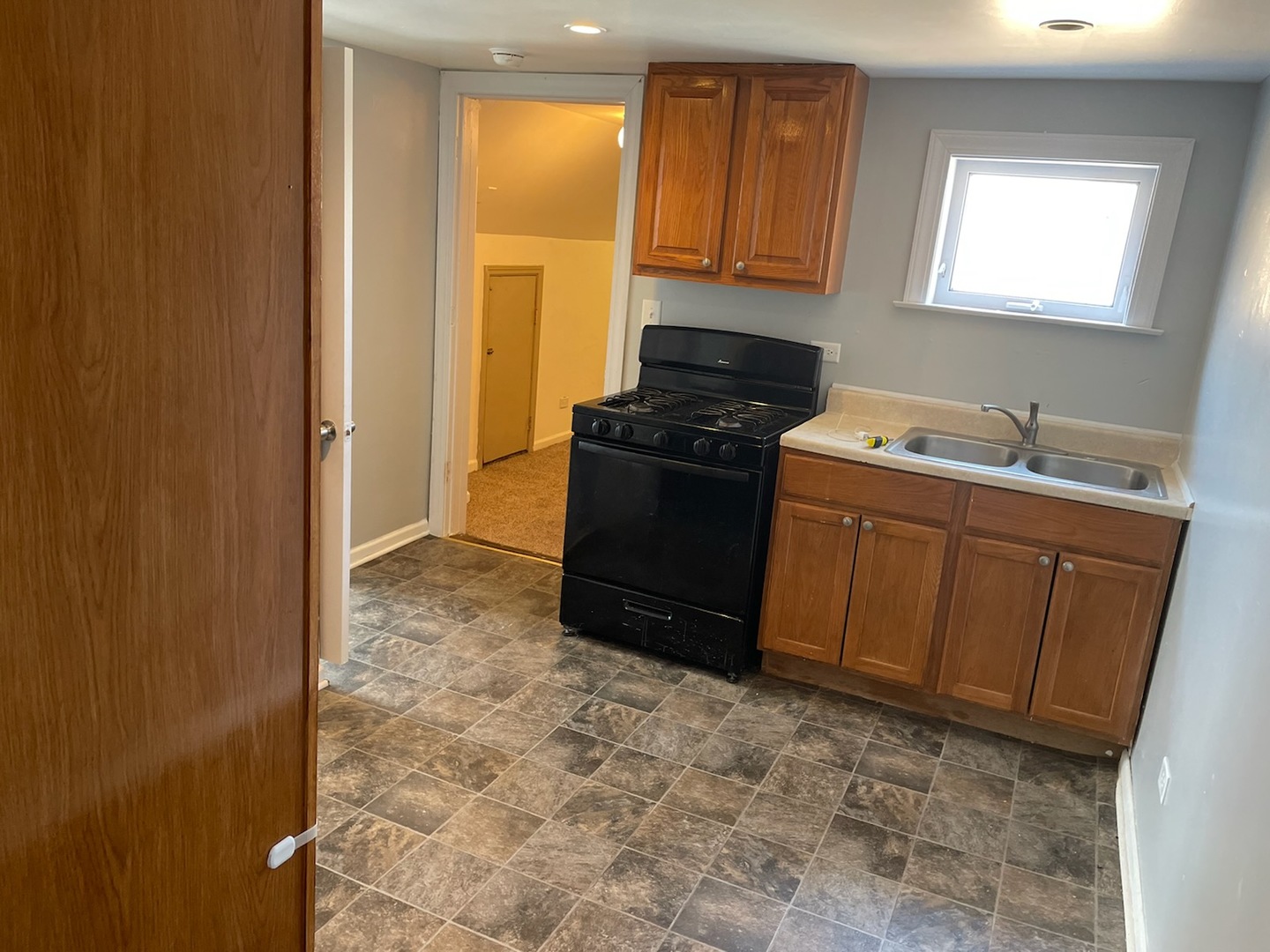 8250 W GRAND Avenue, River Grove, IL 60171