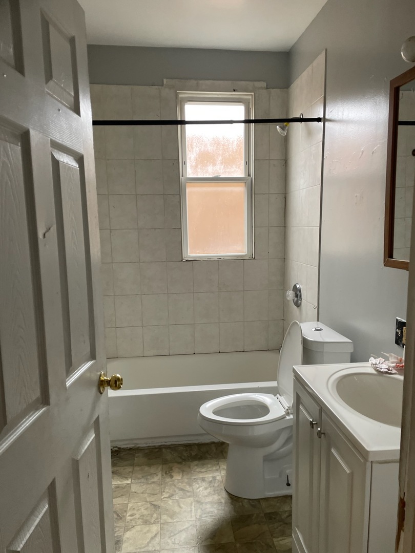 8250 W GRAND Avenue, River Grove, IL 60171