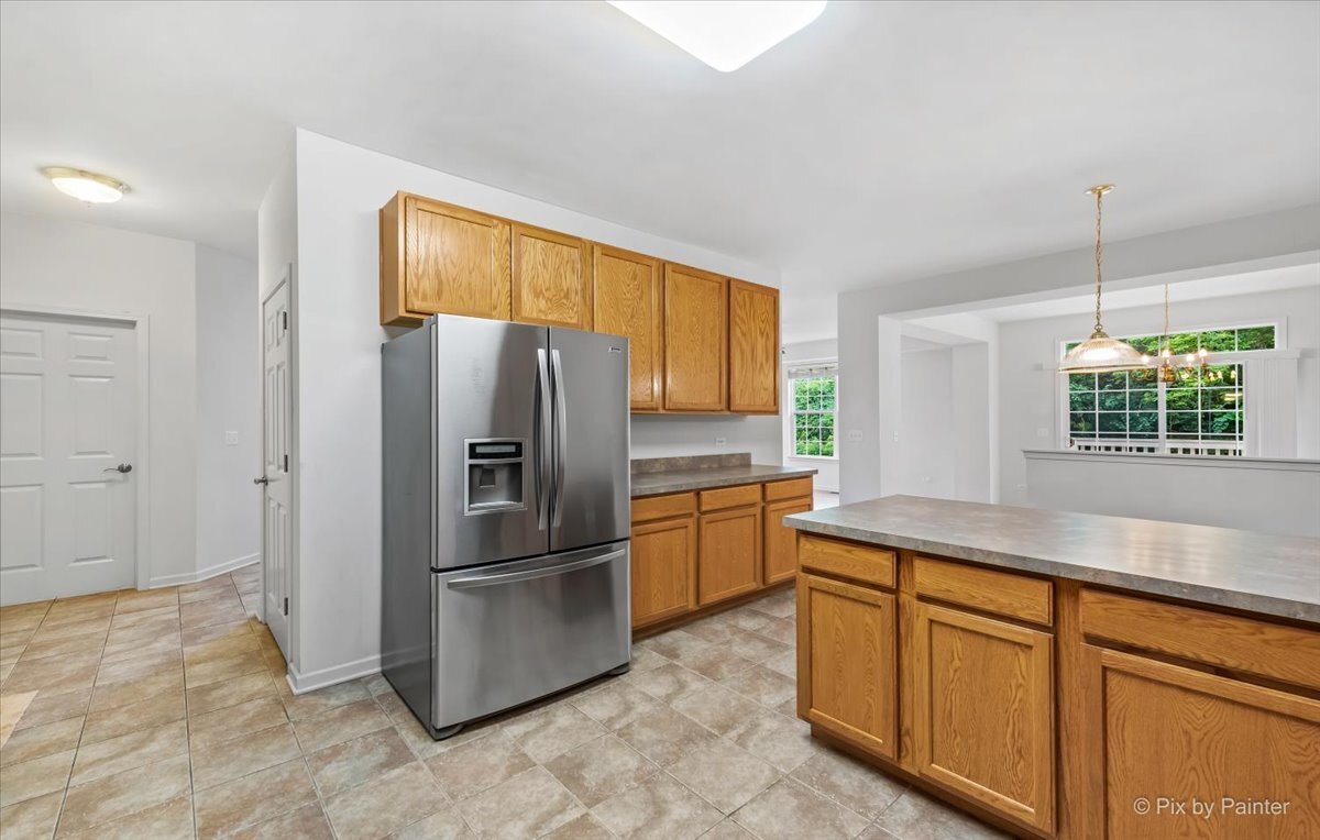 738 Oak Hollow Road, Crystal Lake, IL 60014