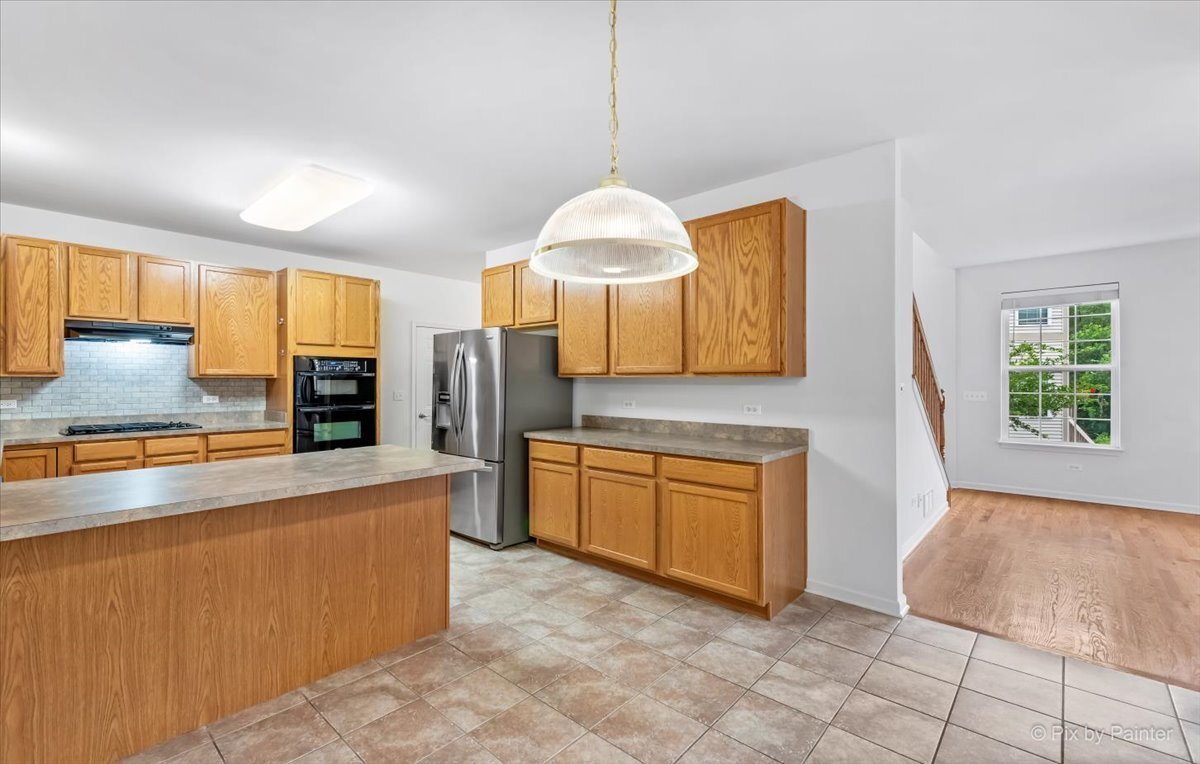 738 Oak Hollow Road, Crystal Lake, IL 60014