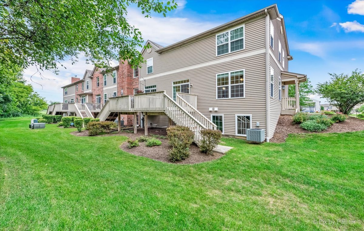 738 Oak Hollow Road, Crystal Lake, IL 60014