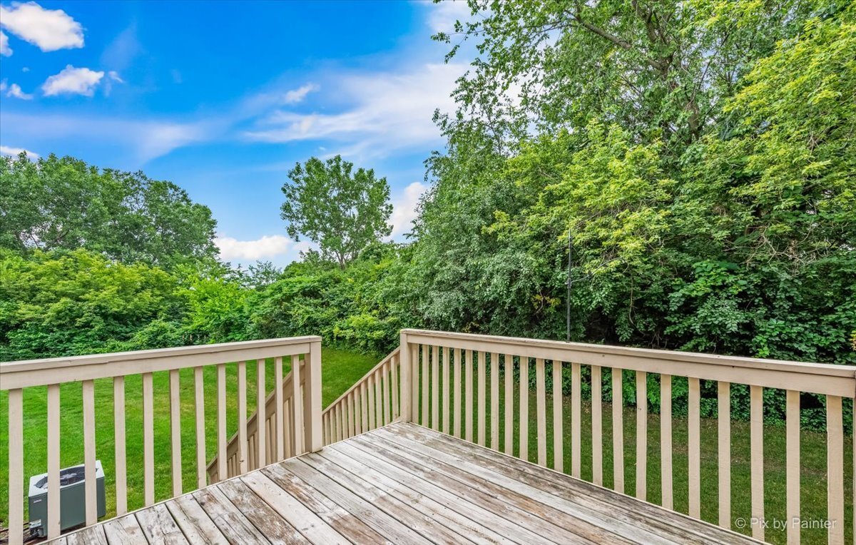 738 Oak Hollow Road, Crystal Lake, IL 60014