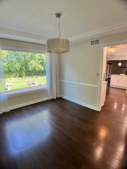 1153 Hyde Park Lane, Naperville, IL 60565