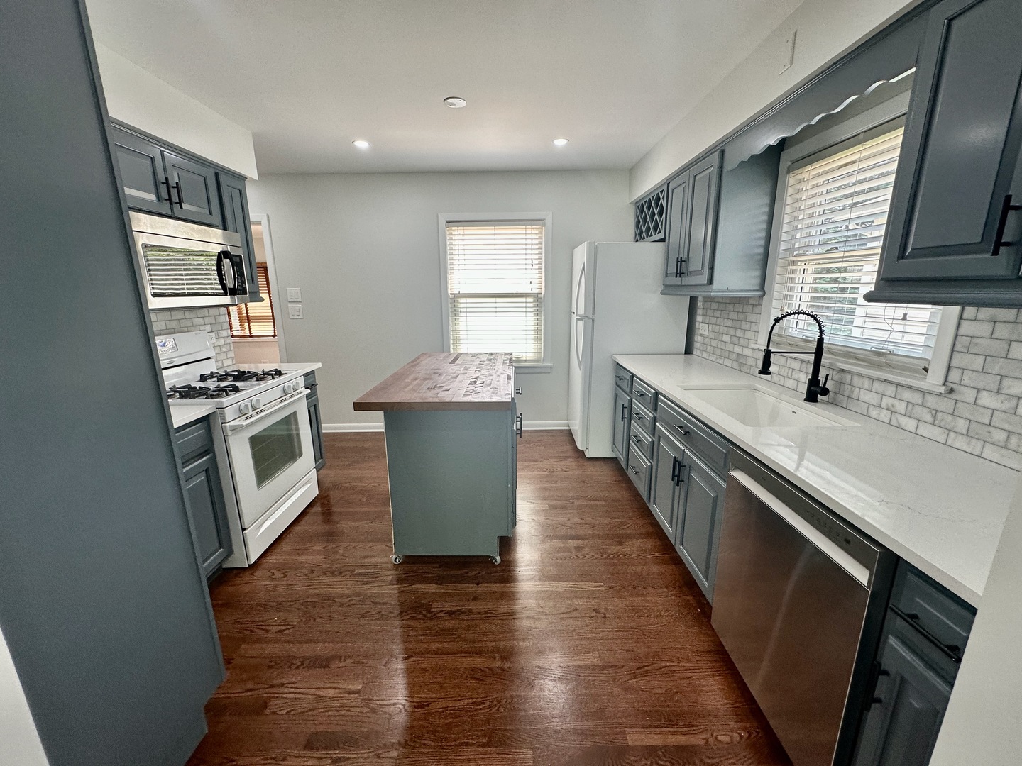 823 N Yale Avenue, Arlington Heights, IL 60004