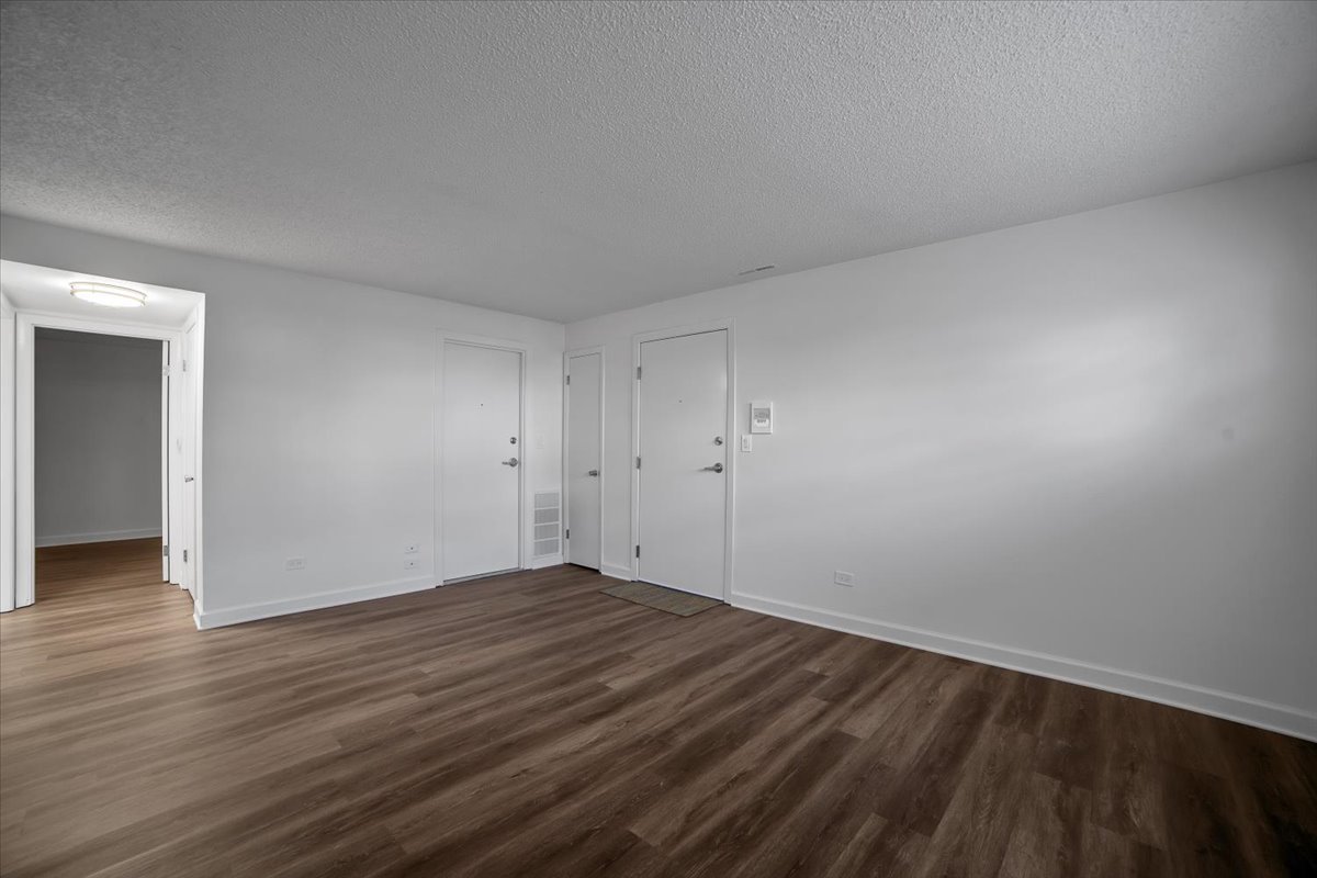 9444 Kelvin Lane #A-3211, Schiller Park, IL 60176
