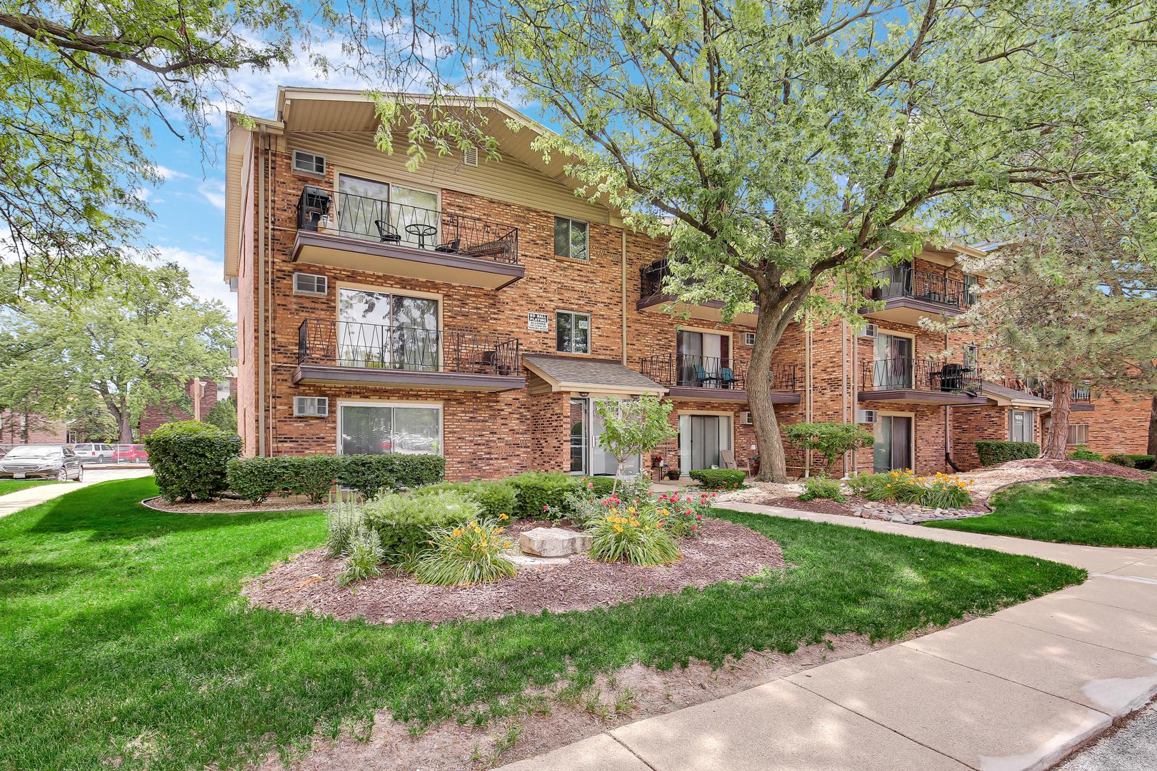 14000 Waterbury Drive #1002, Crestwood, IL 60418