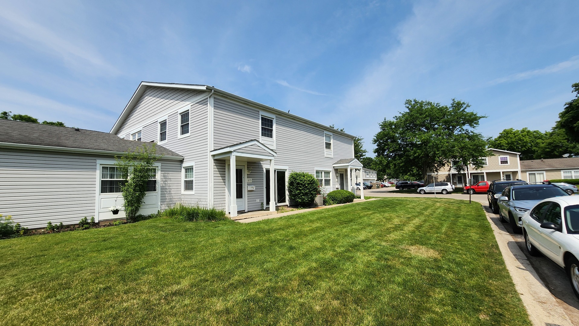 653 Hale Court, Wheeling, IL 60090