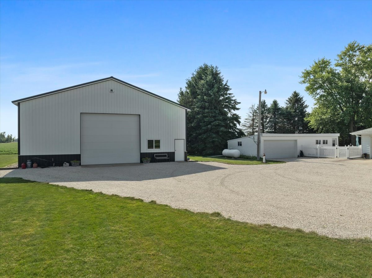 13079 N 1800 East Road, Pontiac, IL 61764