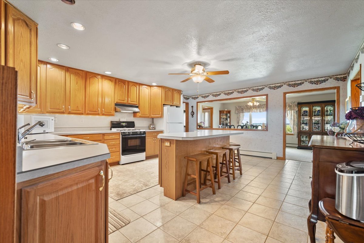 13079 N 1800 East Road, Pontiac, IL 61764
