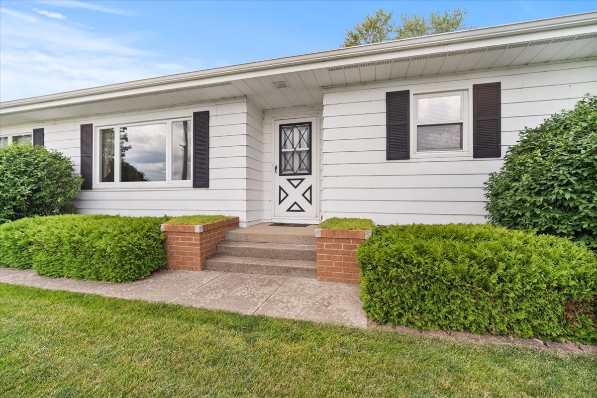 13079 N 1800 East Road, Pontiac, IL 61764
