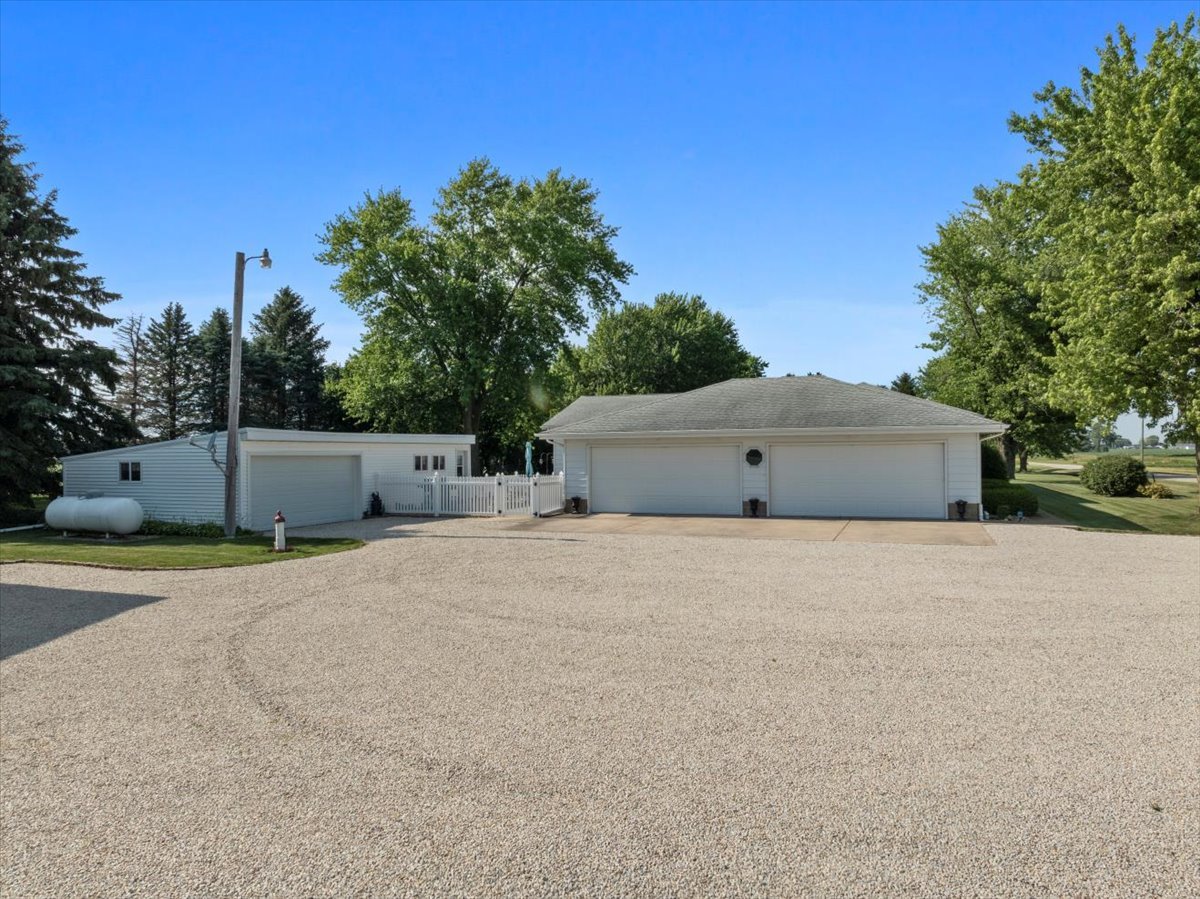 13079 N 1800 East Road, Pontiac, IL 61764