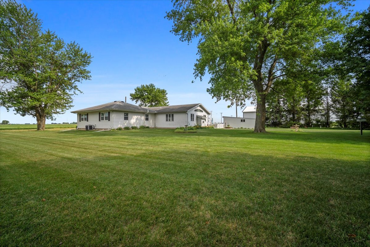 13079 N 1800 East Road, Pontiac, IL 61764