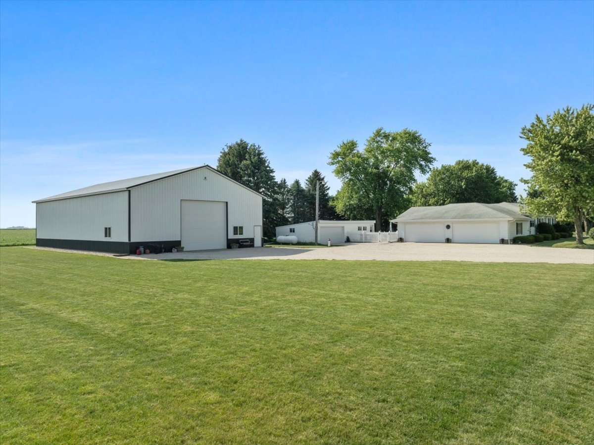 13079 N 1800 East Road, Pontiac, IL 61764