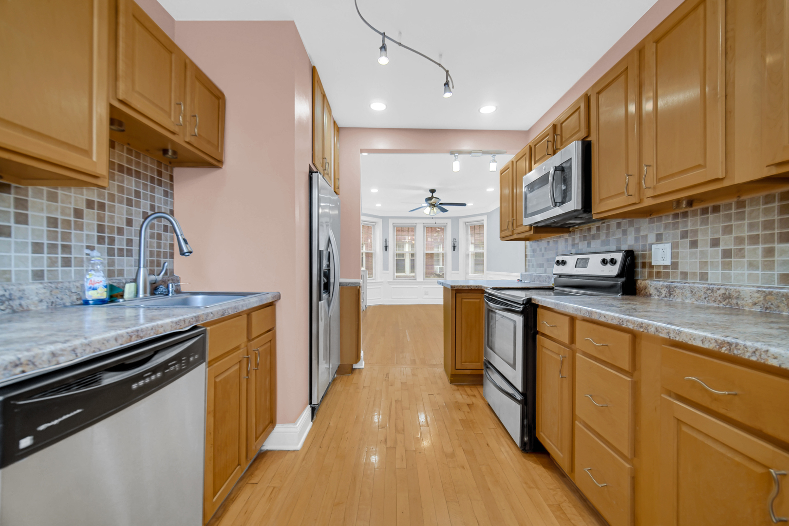 4834 W HENDERSON Street #1B, Chicago, IL 60641
