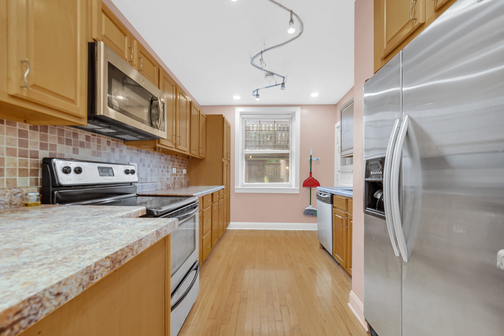 4834 W HENDERSON Street #1B, Chicago, IL 60641