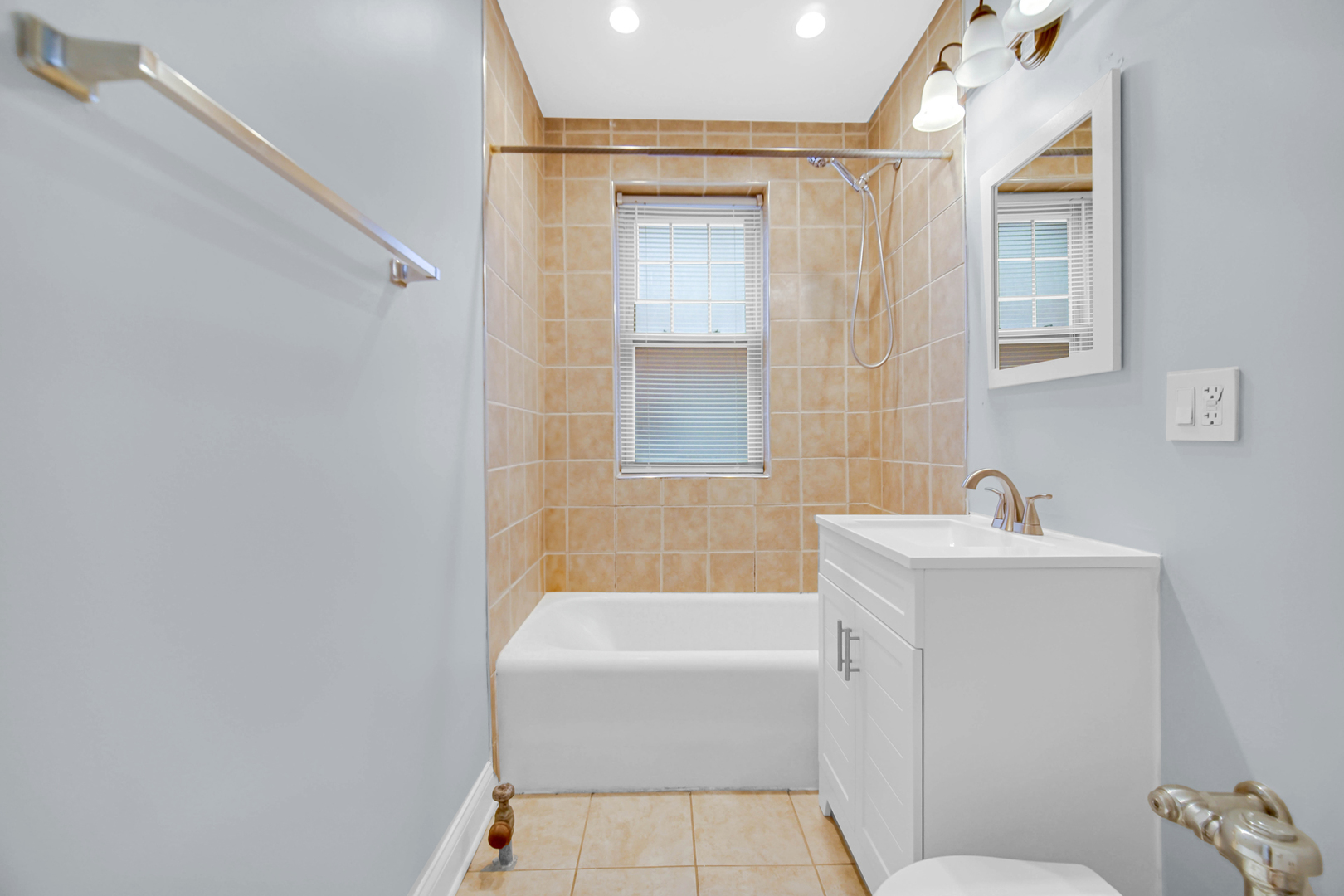 4834 W HENDERSON Street #1B, Chicago, IL 60641