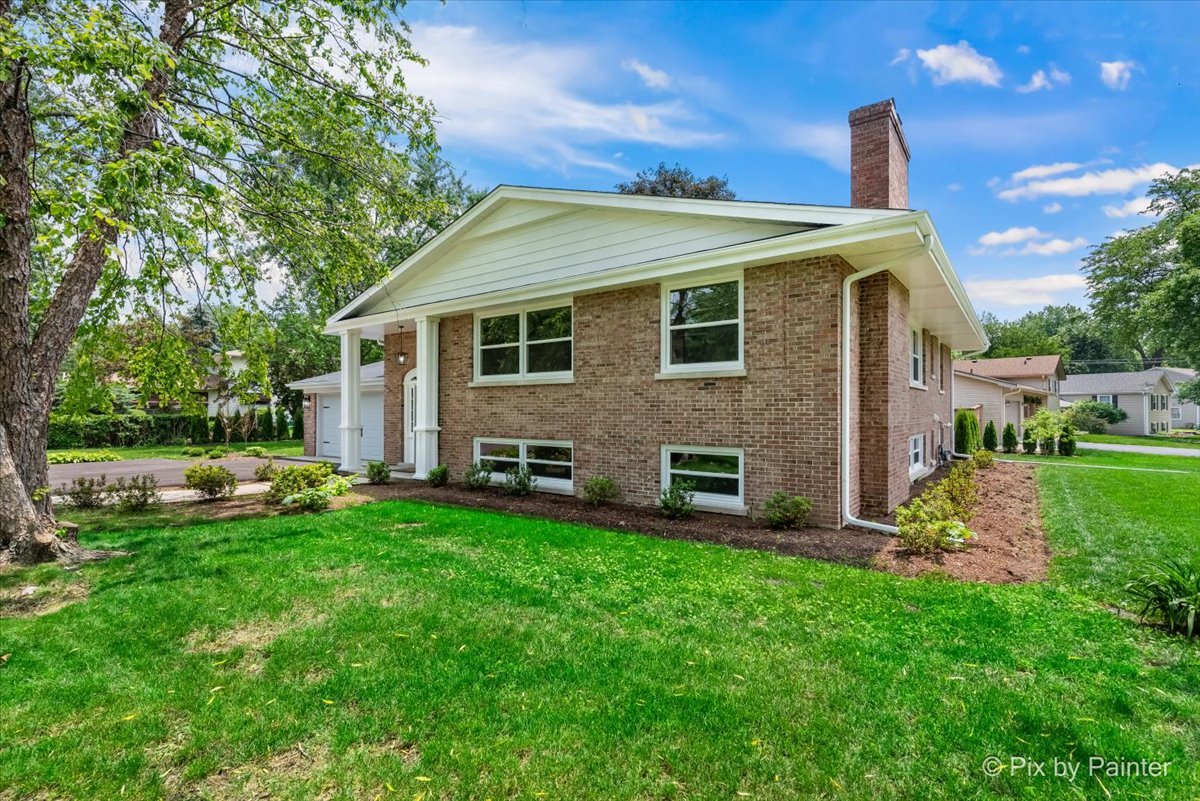 27W075 Fleming Drive, Winfield, IL 60190