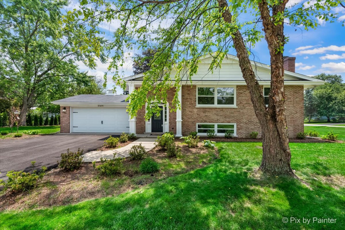 27W075 Fleming Drive, Winfield, IL 60190