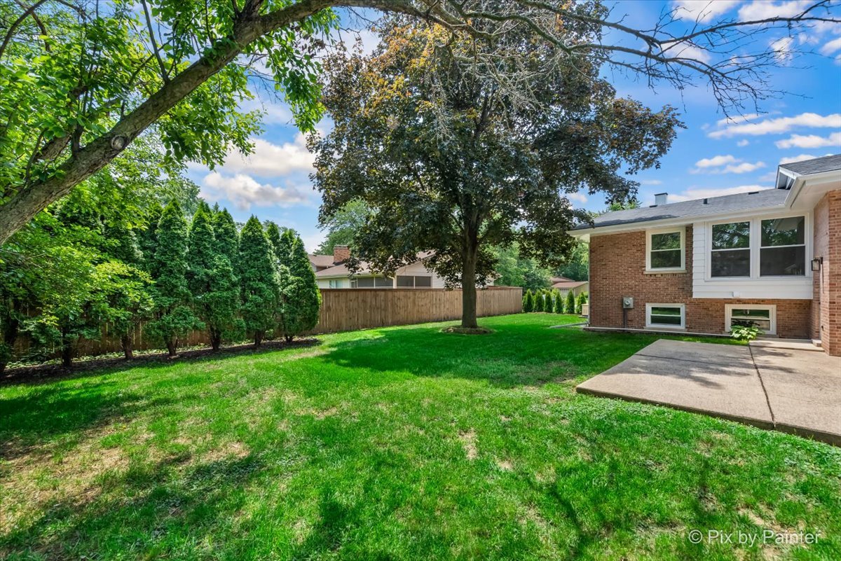 27W075 Fleming Drive, Winfield, IL 60190