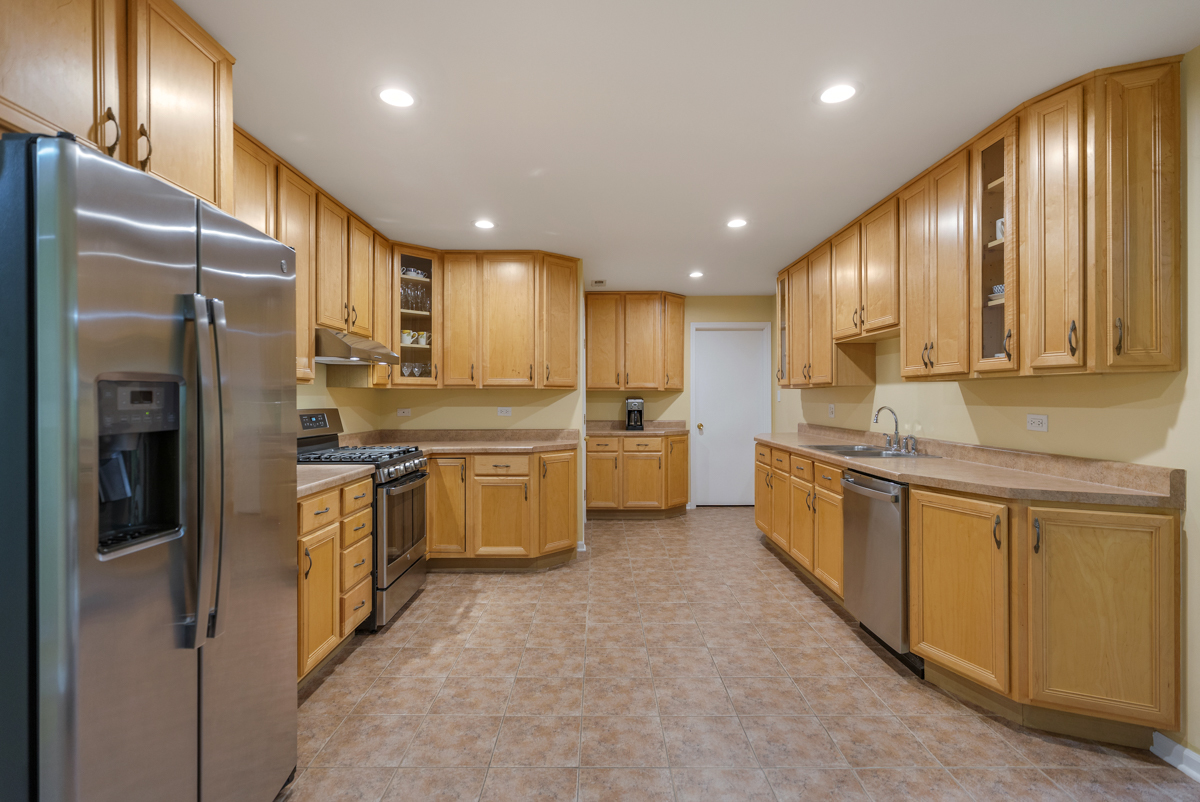 398 Clearmont Drive, Elk Grove Village, IL 60007
