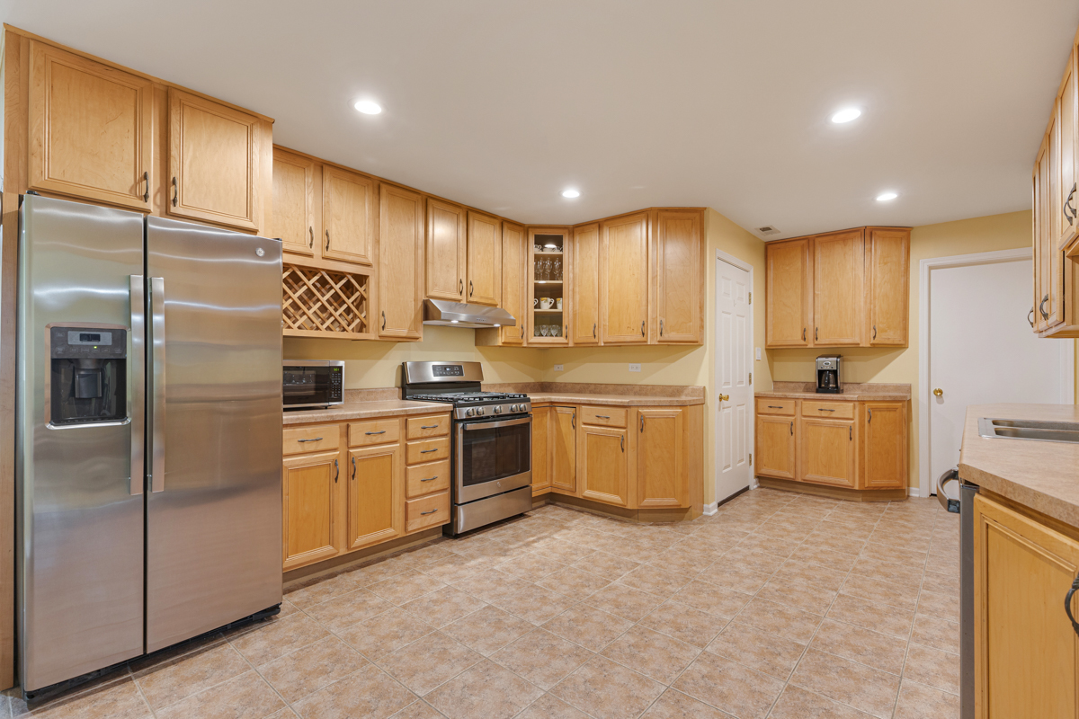 398 Clearmont Drive, Elk Grove Village, IL 60007