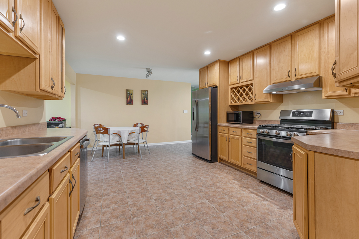 398 Clearmont Drive, Elk Grove Village, IL 60007