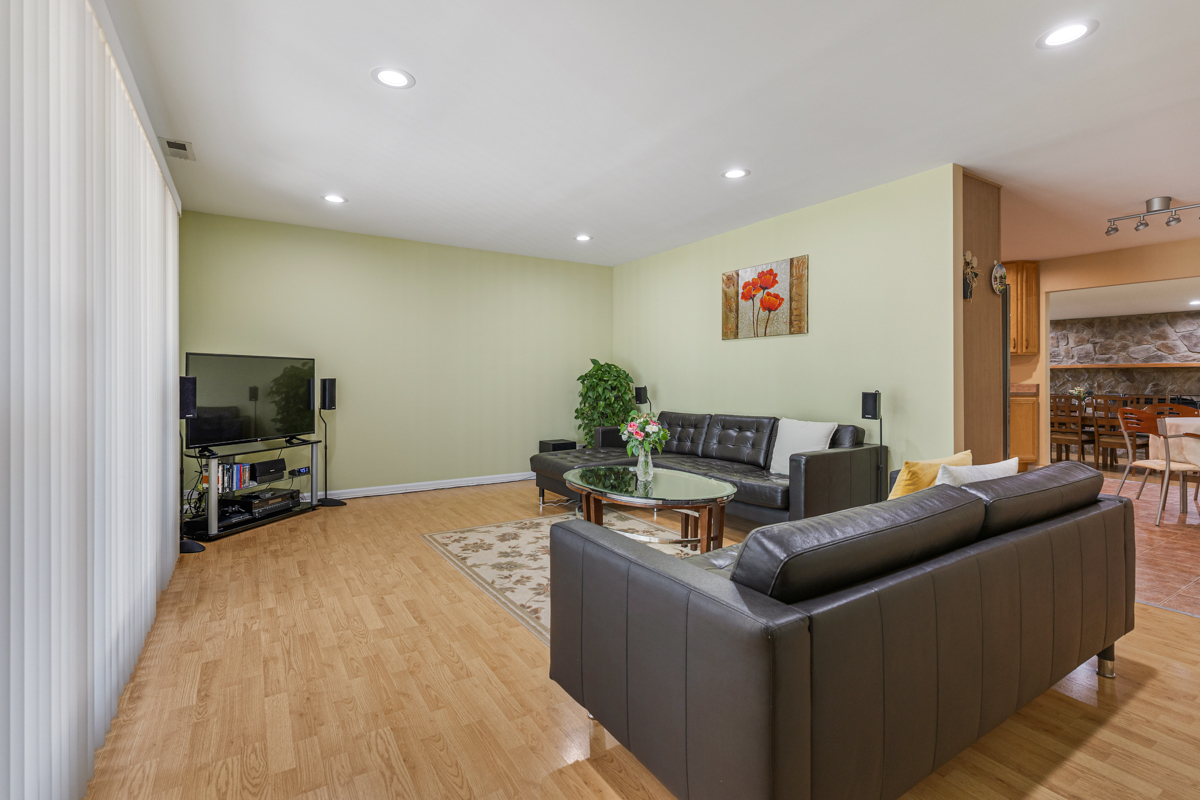 398 Clearmont Drive, Elk Grove Village, IL 60007