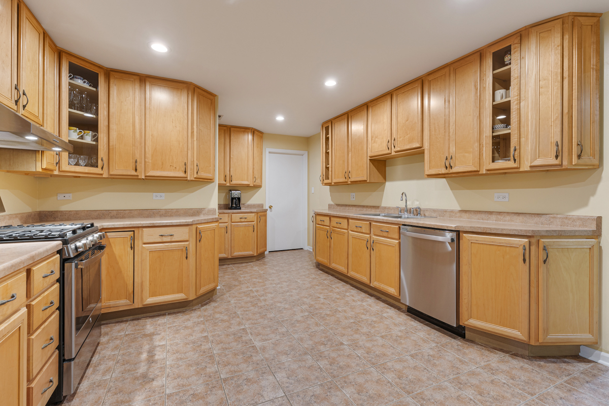 398 Clearmont Drive, Elk Grove Village, IL 60007