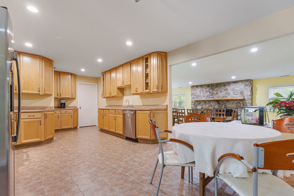 398 Clearmont Drive, Elk Grove Village, IL 60007