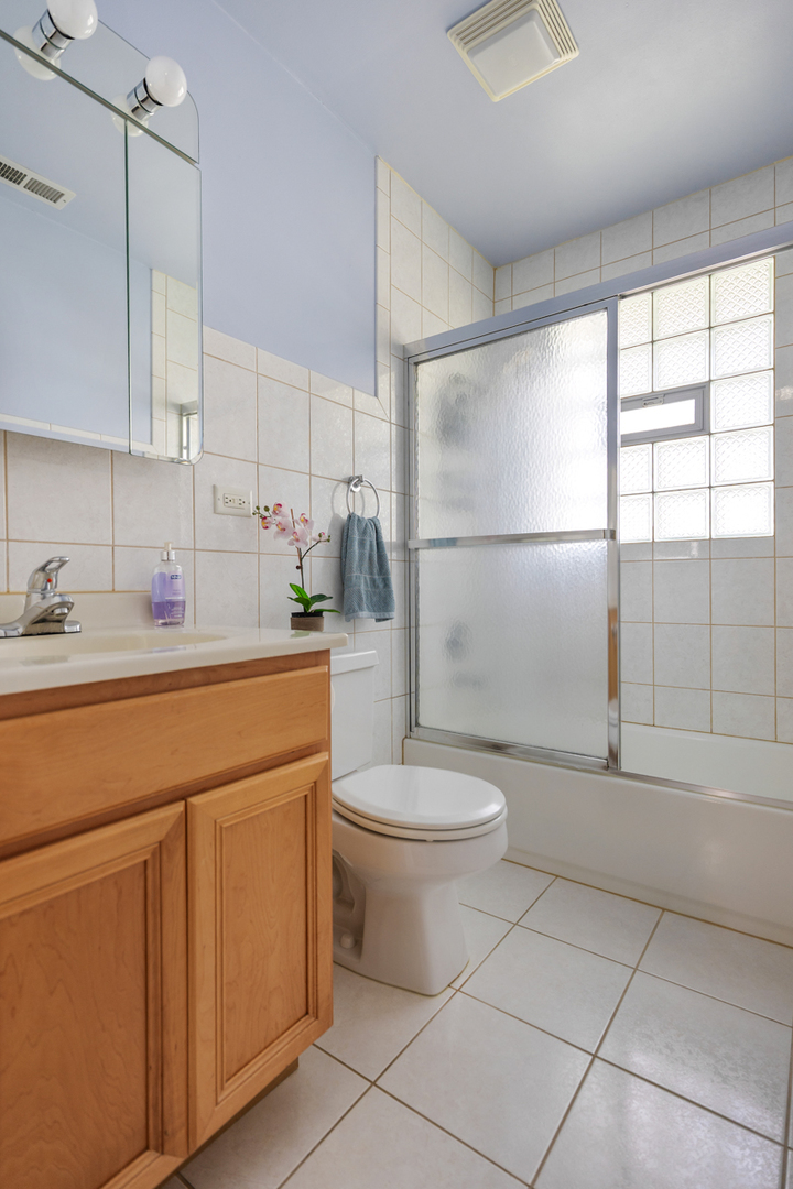 398 Clearmont Drive, Elk Grove Village, IL 60007