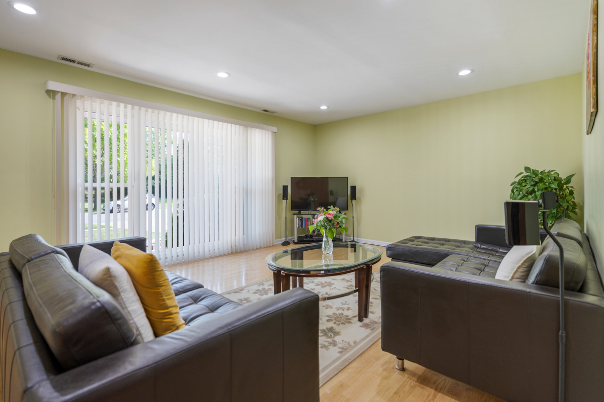 398 Clearmont Drive, Elk Grove Village, IL 60007