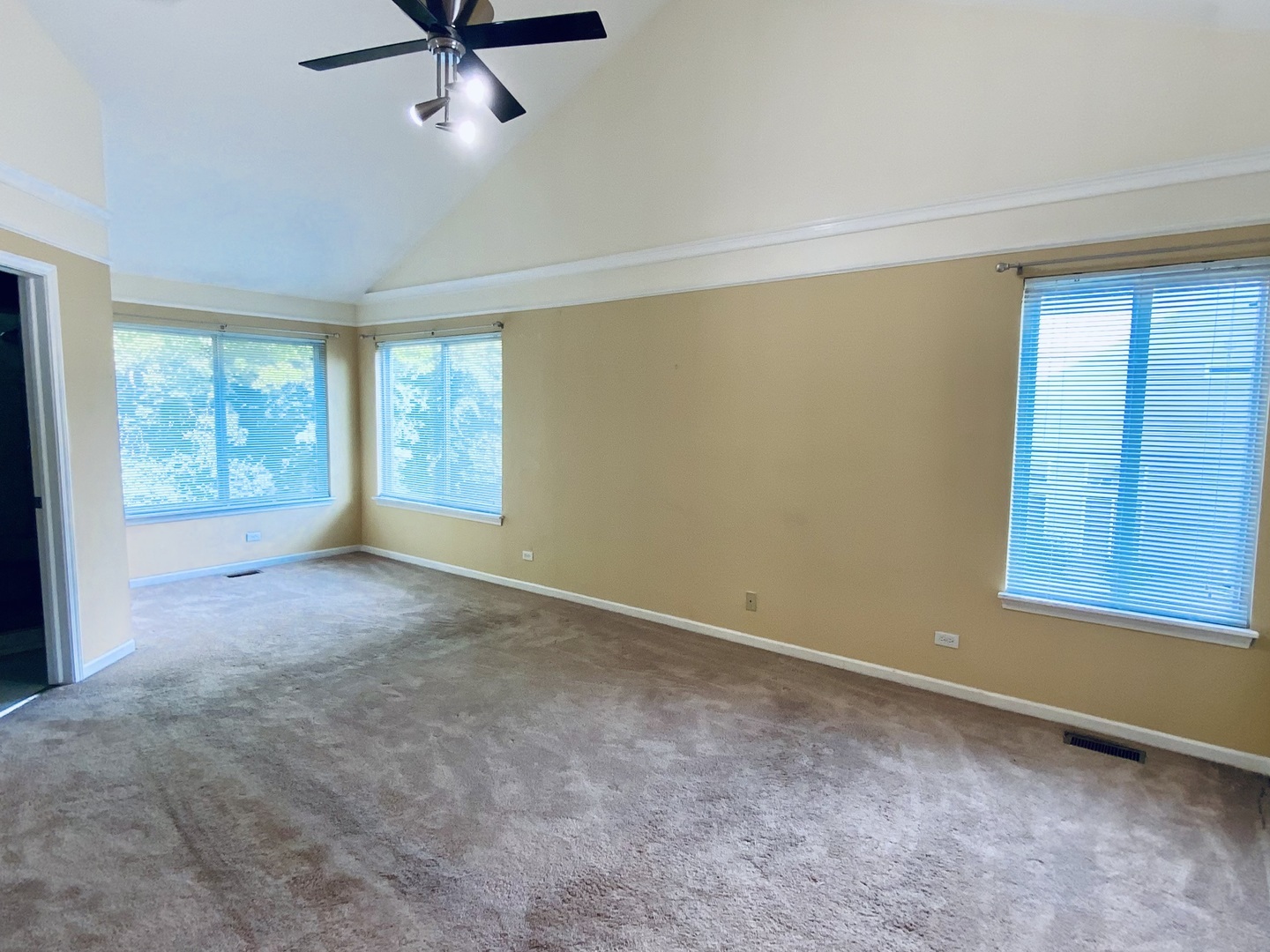 735 Ravinia Drive, Gurnee, IL 60031