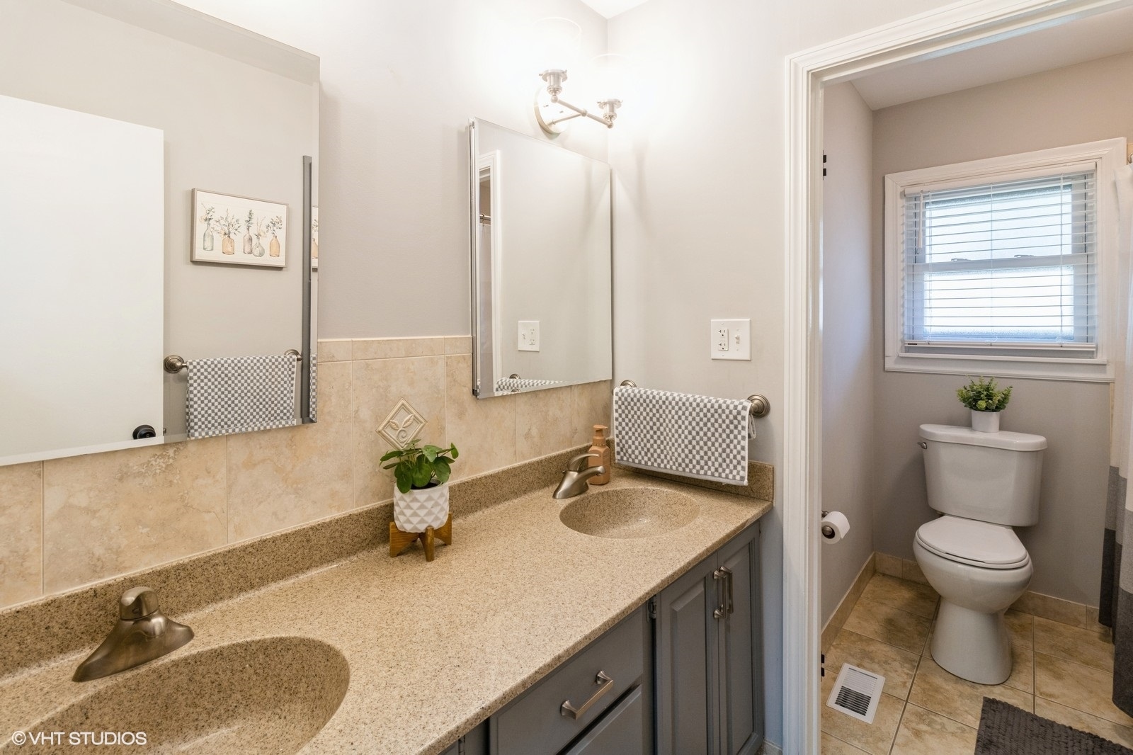 541 Sycamore Drive, Elk Grove Village, IL 60007