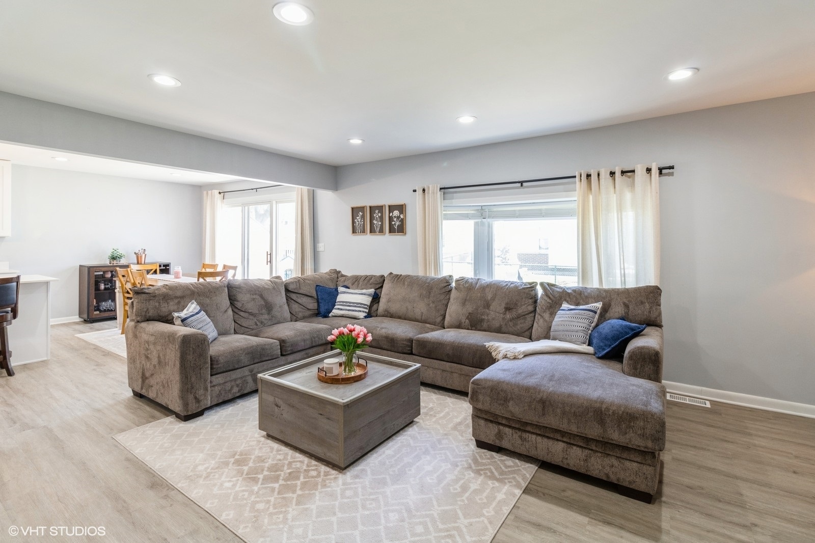 541 Sycamore Drive, Elk Grove Village, IL 60007