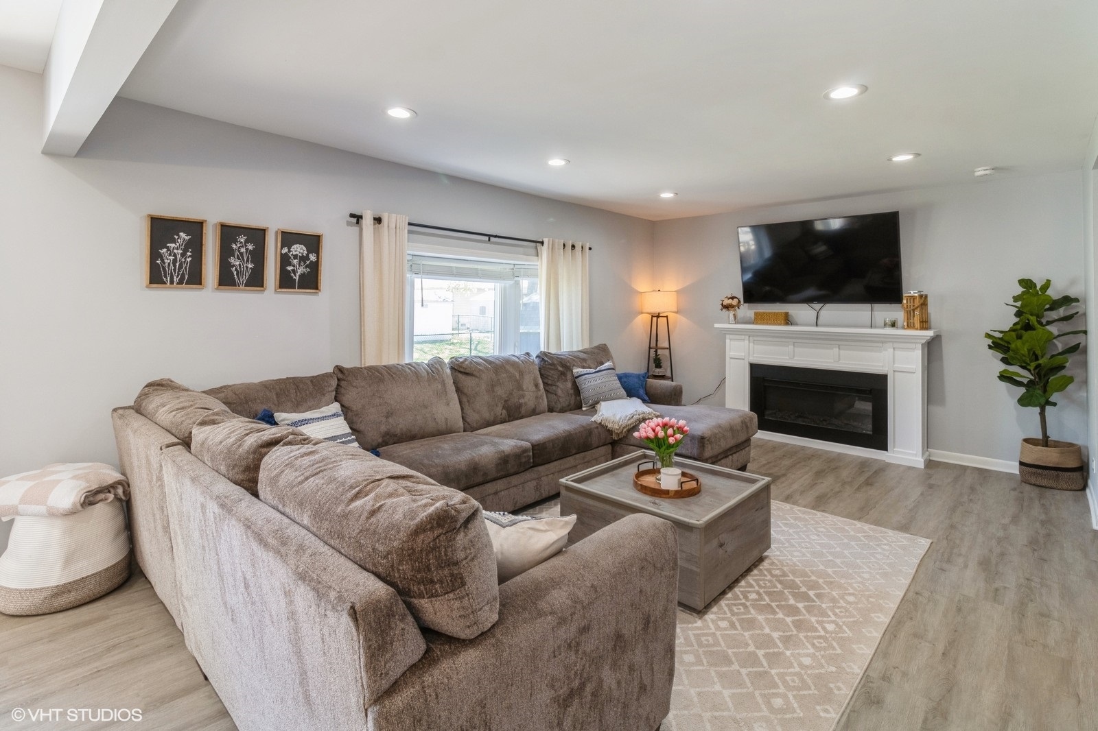 541 Sycamore Drive, Elk Grove Village, IL 60007