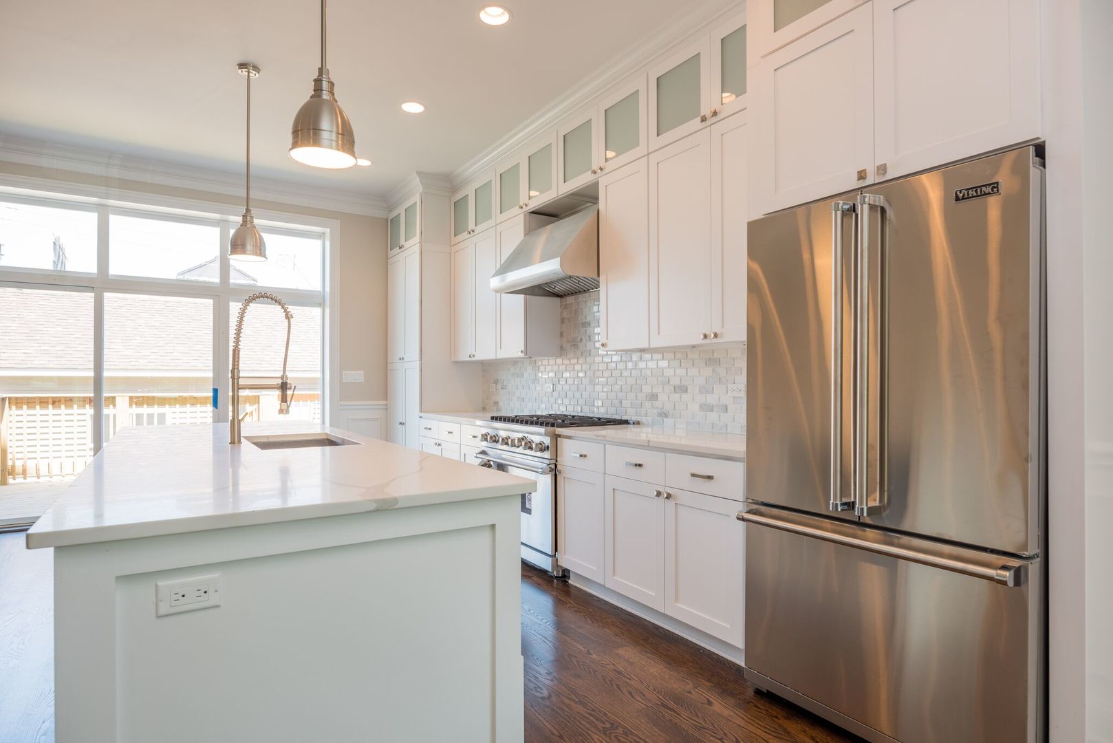 4141 N Dickinson Avenue, Chicago, IL 60641