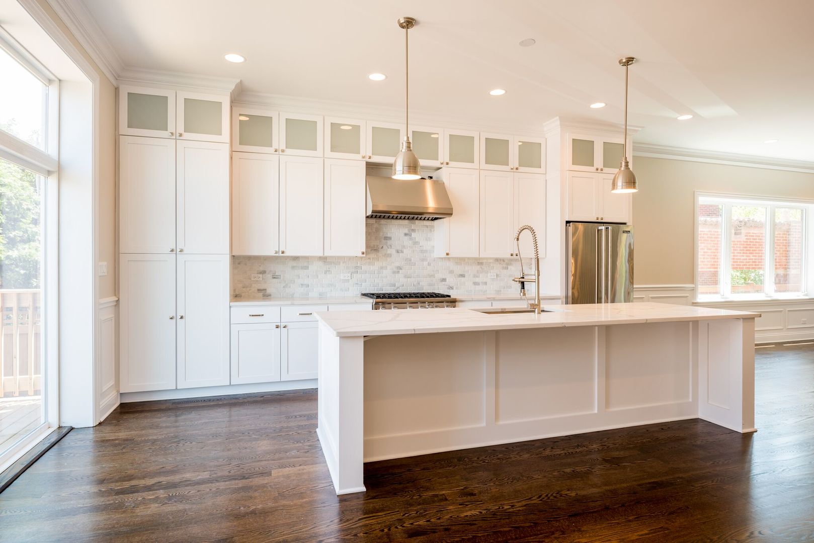 4141 N Dickinson Avenue, Chicago, IL 60641