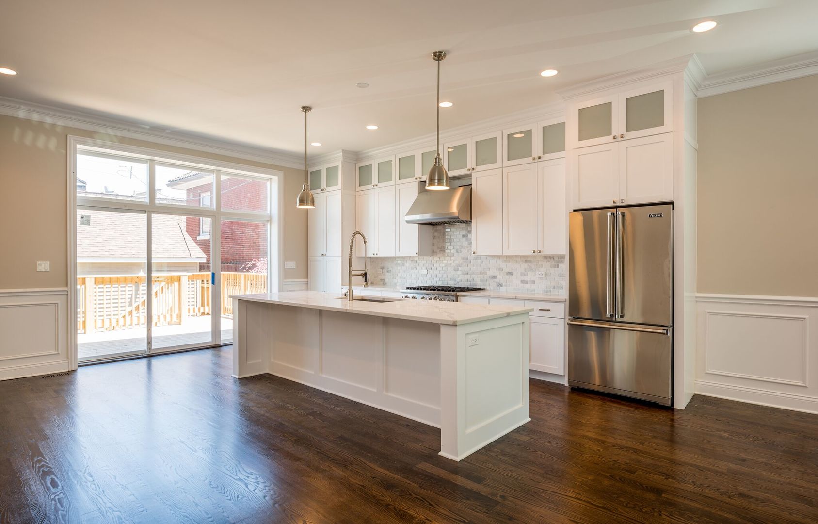 4141 N Dickinson Avenue, Chicago, IL 60641