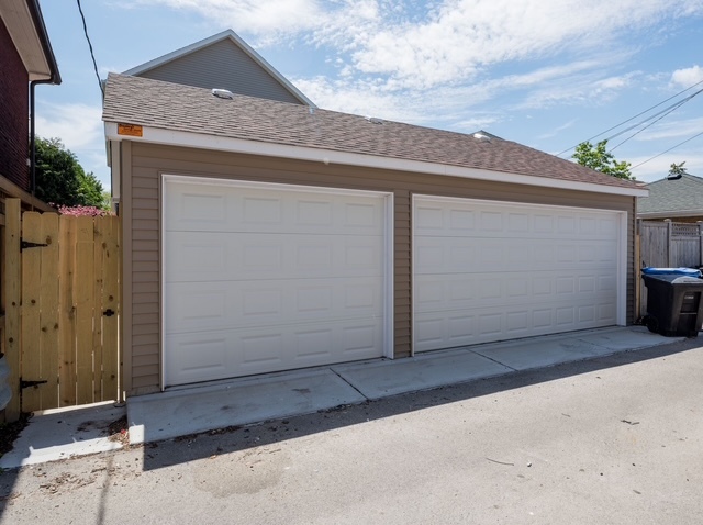4141 N Dickinson Avenue, Chicago, IL 60641