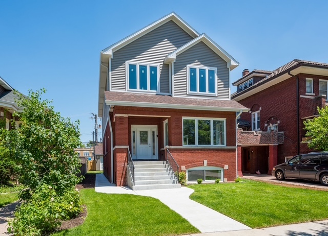 4141 N Dickinson Avenue, Chicago, IL 60641