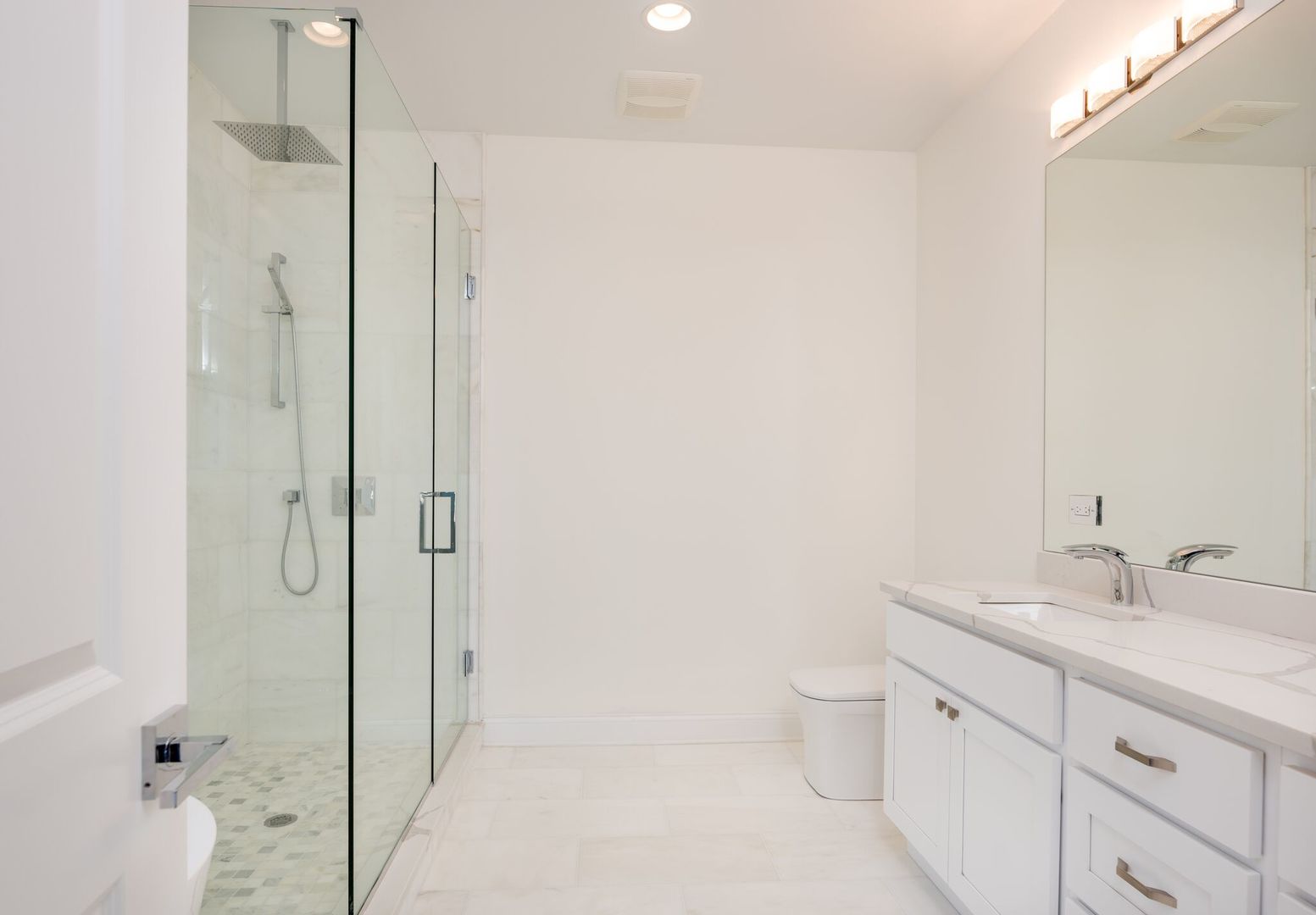 4141 N Dickinson Avenue, Chicago, IL 60641