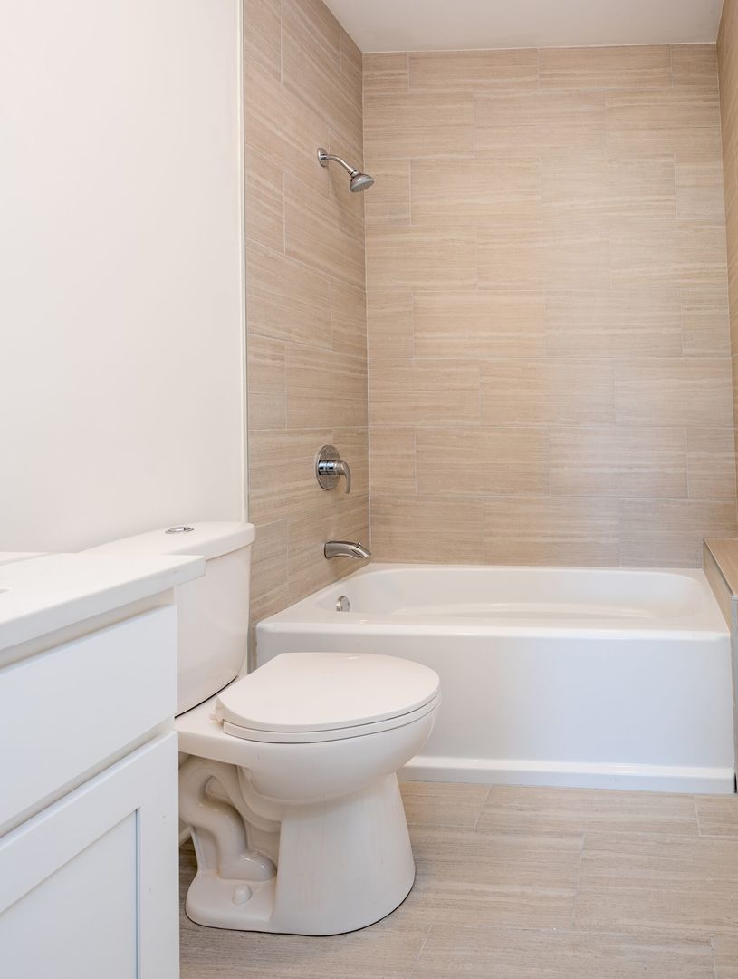 4141 N Dickinson Avenue, Chicago, IL 60641